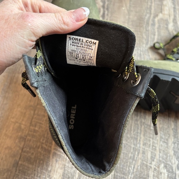 Sorel Green and Black Combat Moto Boots with Lace-Up Design - Picture 6 of 7